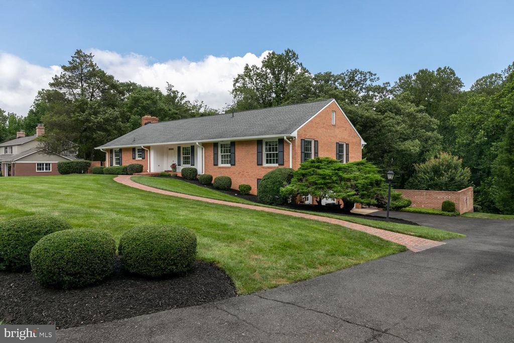 6016 BERWYND RD, Fairfax, VA 22030