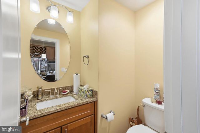 211 BEACON PL NE, Washington, DC 20011