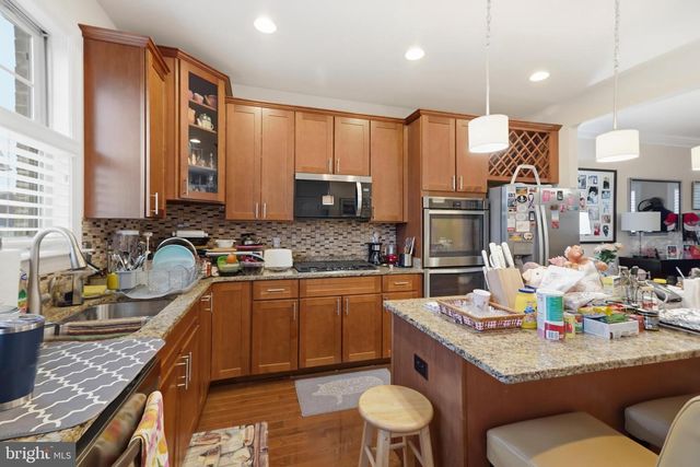 211 BEACON PL NE, Washington, DC 20011