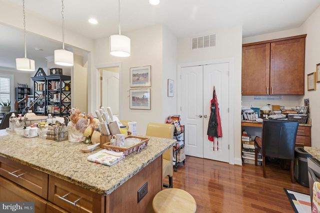 211 BEACON PL NE, Washington, DC 20011