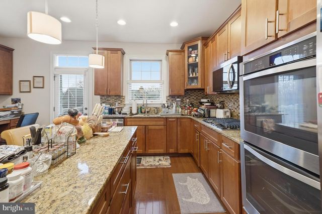 211 BEACON PL NE, Washington, DC 20011