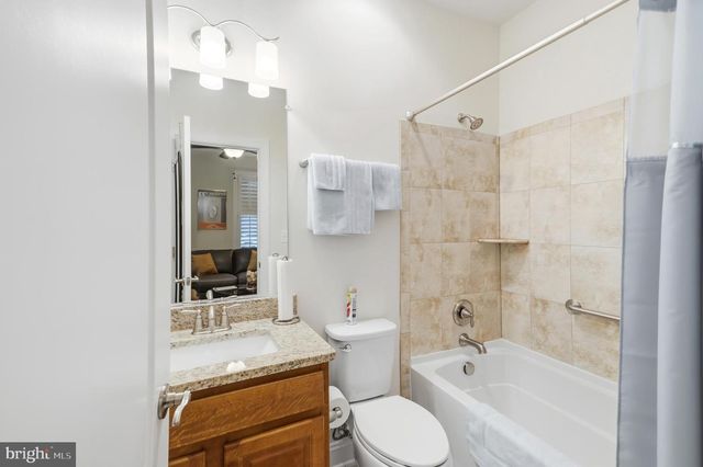 211 BEACON PL NE, Washington, DC 20011