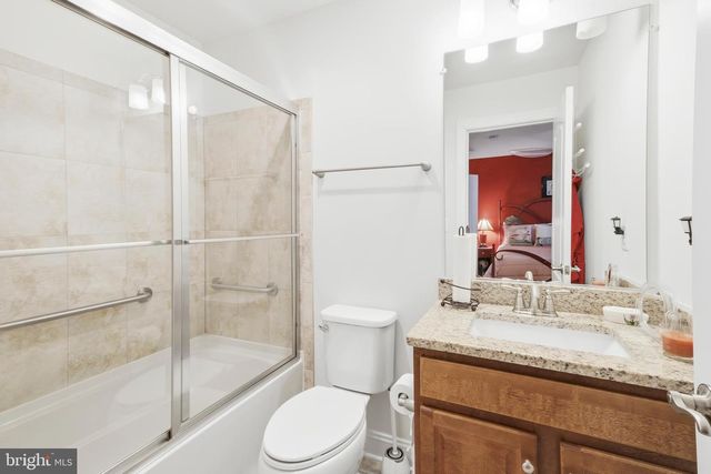 211 BEACON PL NE, Washington, DC 20011