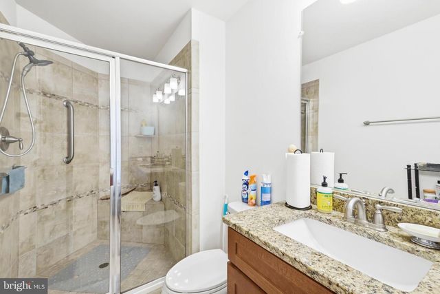 211 BEACON PL NE, Washington, DC 20011