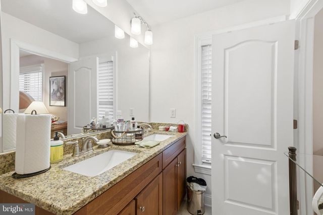 211 BEACON PL NE, Washington, DC 20011