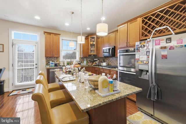 211 BEACON PL NE, Washington, DC 20011