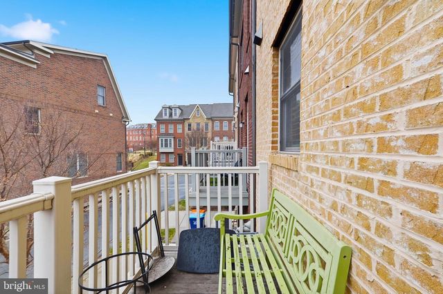 211 BEACON PL NE, Washington, DC 20011