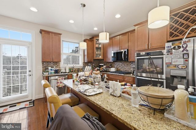 211 BEACON PL NE, Washington, DC 20011