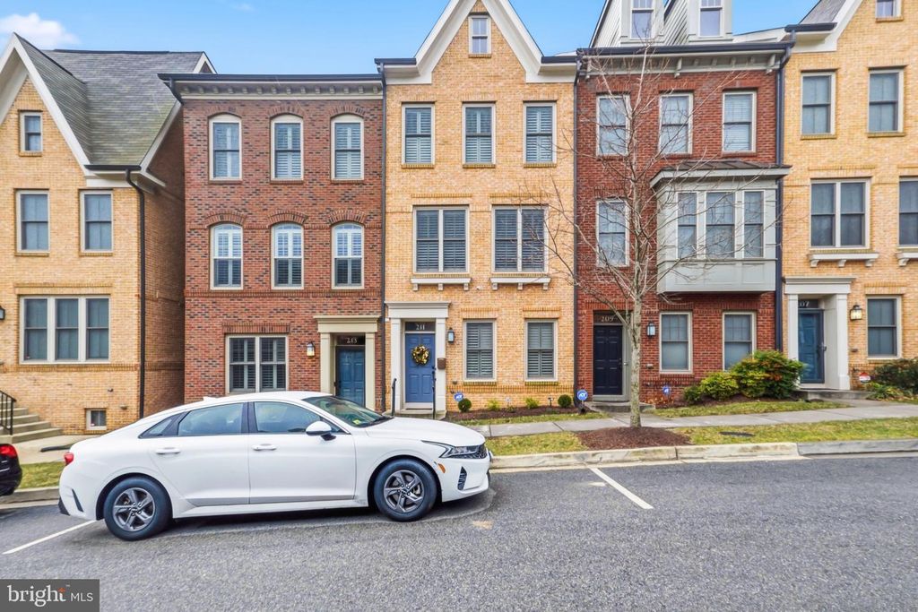 211 BEACON PL NE, Washington, DC 20011