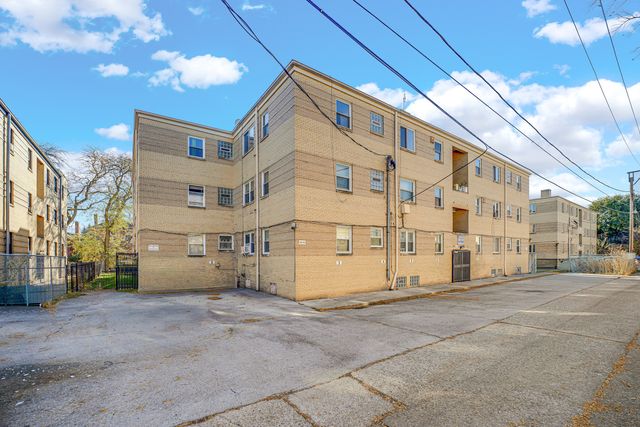2046 E 72nd Place 2w, Chicago, IL 60649