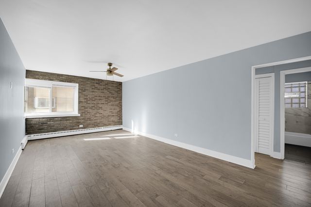 2046 E 72nd Place 2w, Chicago, IL 60649
