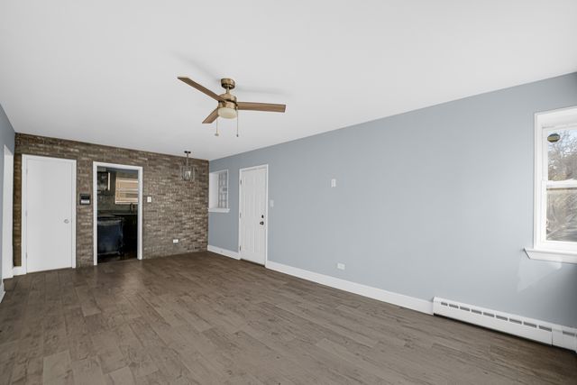 2046 E 72nd Place 2w, Chicago, IL 60649