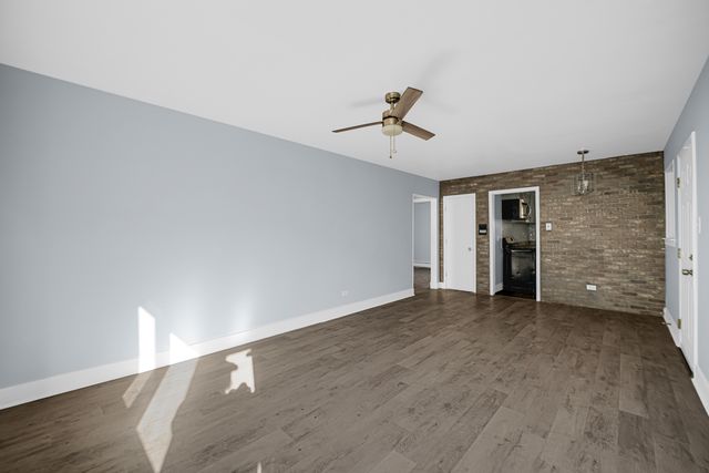 2046 E 72nd Place 2w, Chicago, IL 60649