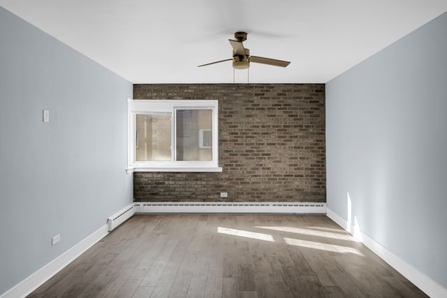 2046 E 72nd Place 2w, Chicago, IL 60649
