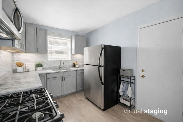 2046 E 72nd Place 2w, Chicago, IL 60649