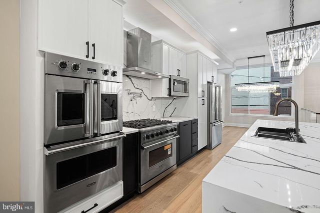 244 MONTROSE ST, Philadelphia, PA 19147