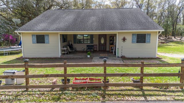 28 W M Stewart Road, Carriere, MS 39426