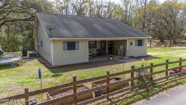 28 W M Stewart Road, Carriere, MS 39426