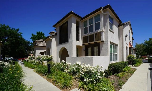 28635 Pietro, Valencia, CA 91354