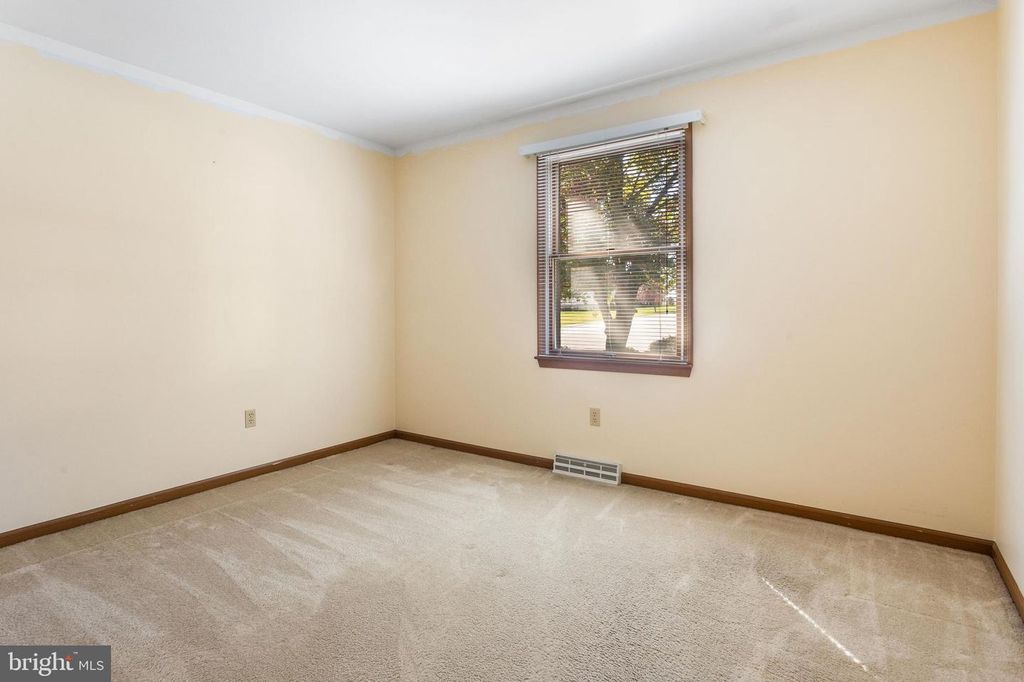 40 ALLEN DR, Hanover, PA 17331