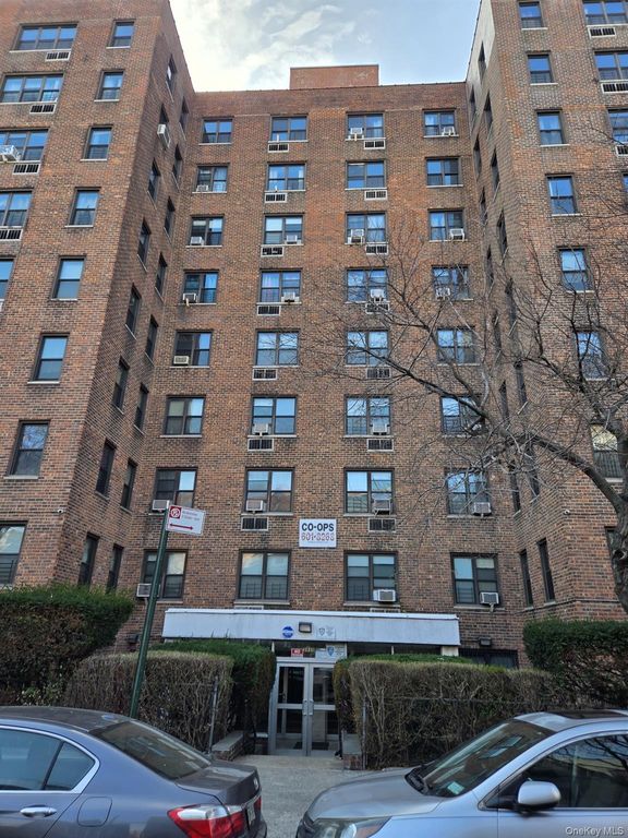 2835 Webb Avenue 8B, Bronx, NY 10468 — exterior