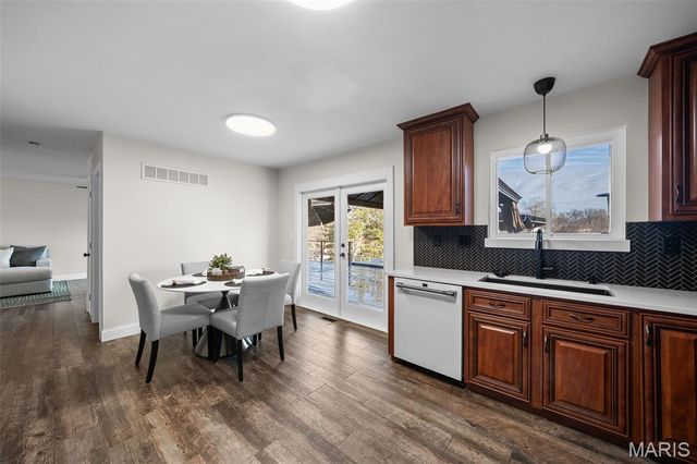 809 Crescent Ridge Drive, Valley Park, MO 63088