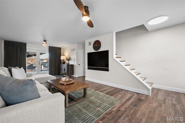 809 Crescent Ridge Drive, Valley Park, MO 63088