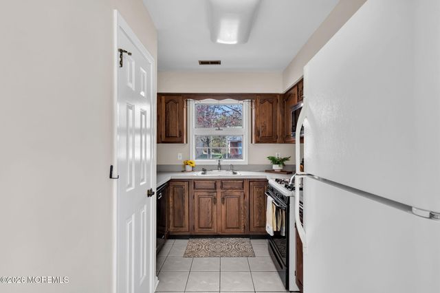 2137 Agincourt Road, Toms River, NJ 08755