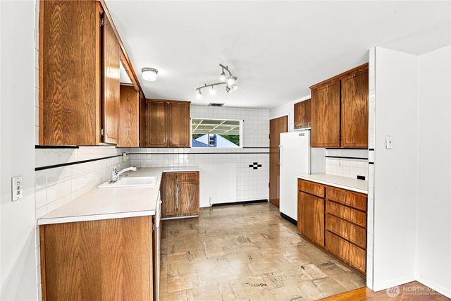 15852 7th Avenue SW, Seattle, WA 98166