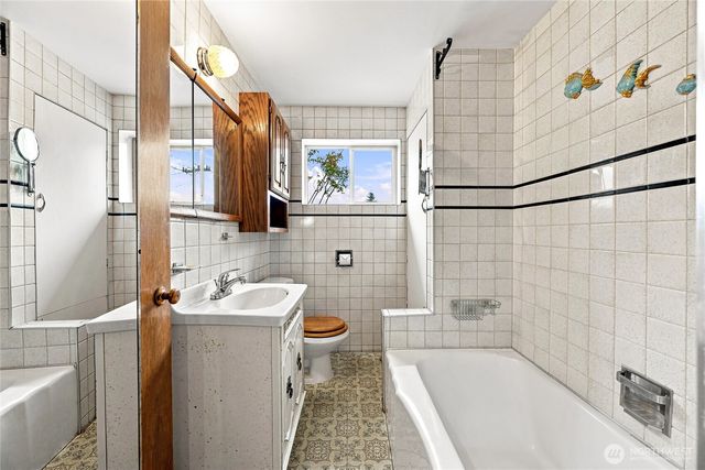 15852 7th Avenue SW, Seattle, WA 98166