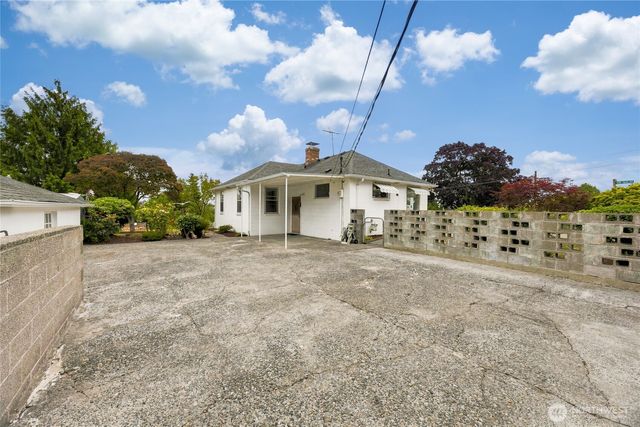 15852 7th Avenue SW, Seattle, WA 98166