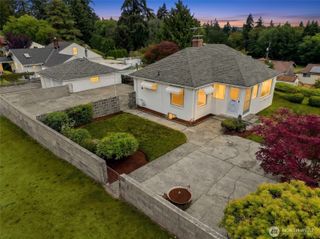 15852 7th Avenue SW, Seattle, WA 98166