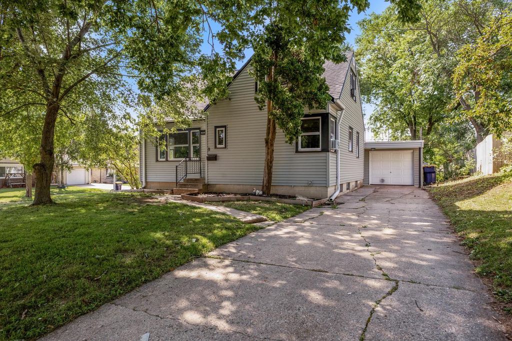 8505 W Arthur AVENUE, West Allis, WI 53227