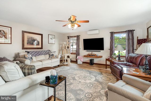 44 HILL TOP RD, Halifax, PA 17032