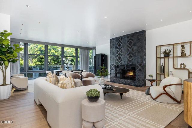 345 E Colorado Boulevard 203, Pasadena, CA 91101