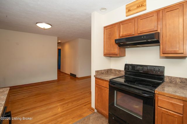 7910 Cedar Brook Dr, Louisville, KY 40219