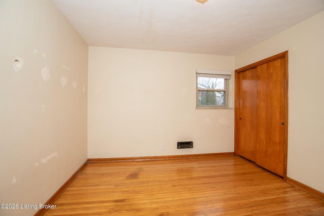 7910 Cedar Brook Dr, Louisville, KY 40219