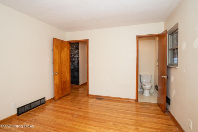 7910 Cedar Brook Dr, Louisville, KY 40219