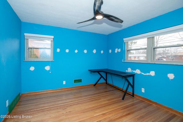 7910 Cedar Brook Dr, Louisville, KY 40219