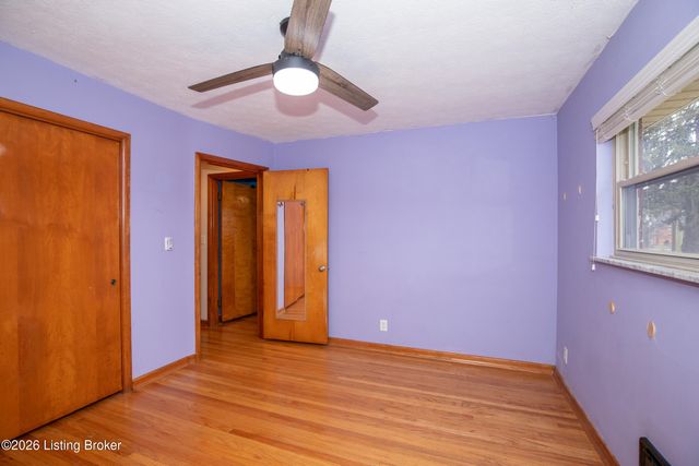 7910 Cedar Brook Dr, Louisville, KY 40219