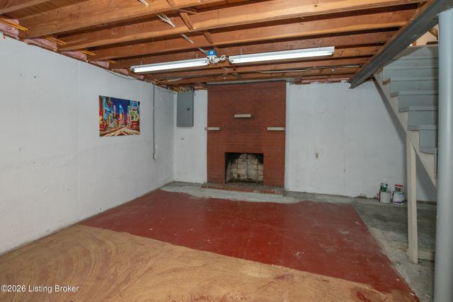 7910 Cedar Brook Dr, Louisville, KY 40219