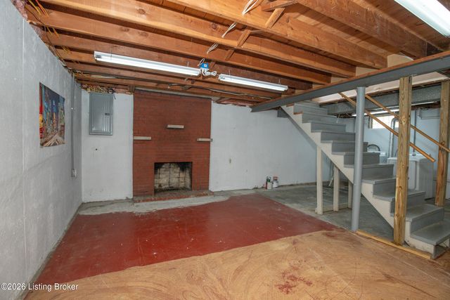 7910 Cedar Brook Dr, Louisville, KY 40219