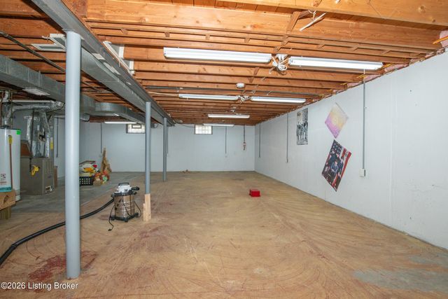 7910 Cedar Brook Dr, Louisville, KY 40219