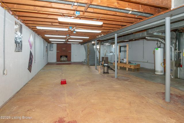 7910 Cedar Brook Dr, Louisville, KY 40219