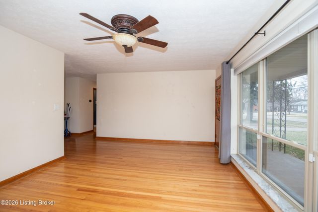 7910 Cedar Brook Dr, Louisville, KY 40219