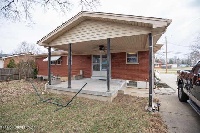 7910 Cedar Brook Dr, Louisville, KY 40219