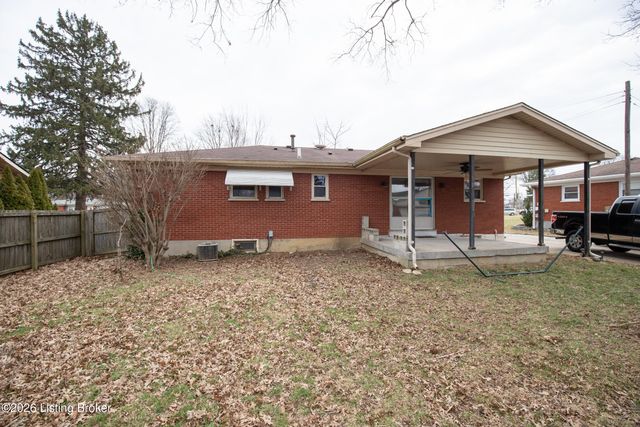 7910 Cedar Brook Dr, Louisville, KY 40219