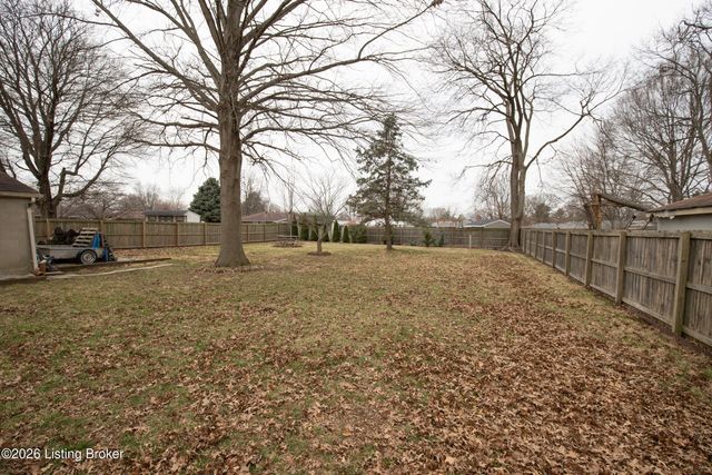 7910 Cedar Brook Dr, Louisville, KY 40219