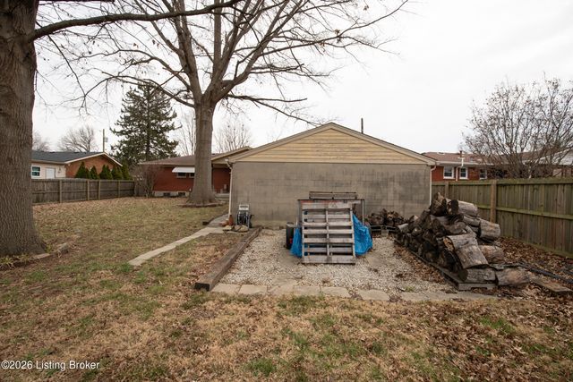 7910 Cedar Brook Dr, Louisville, KY 40219