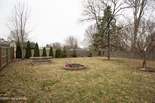 7910 Cedar Brook Dr, Louisville, KY 40219